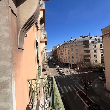 Habitación en casa particular Dans Un A 2 Minutes A Pied De La Gare Et Gem